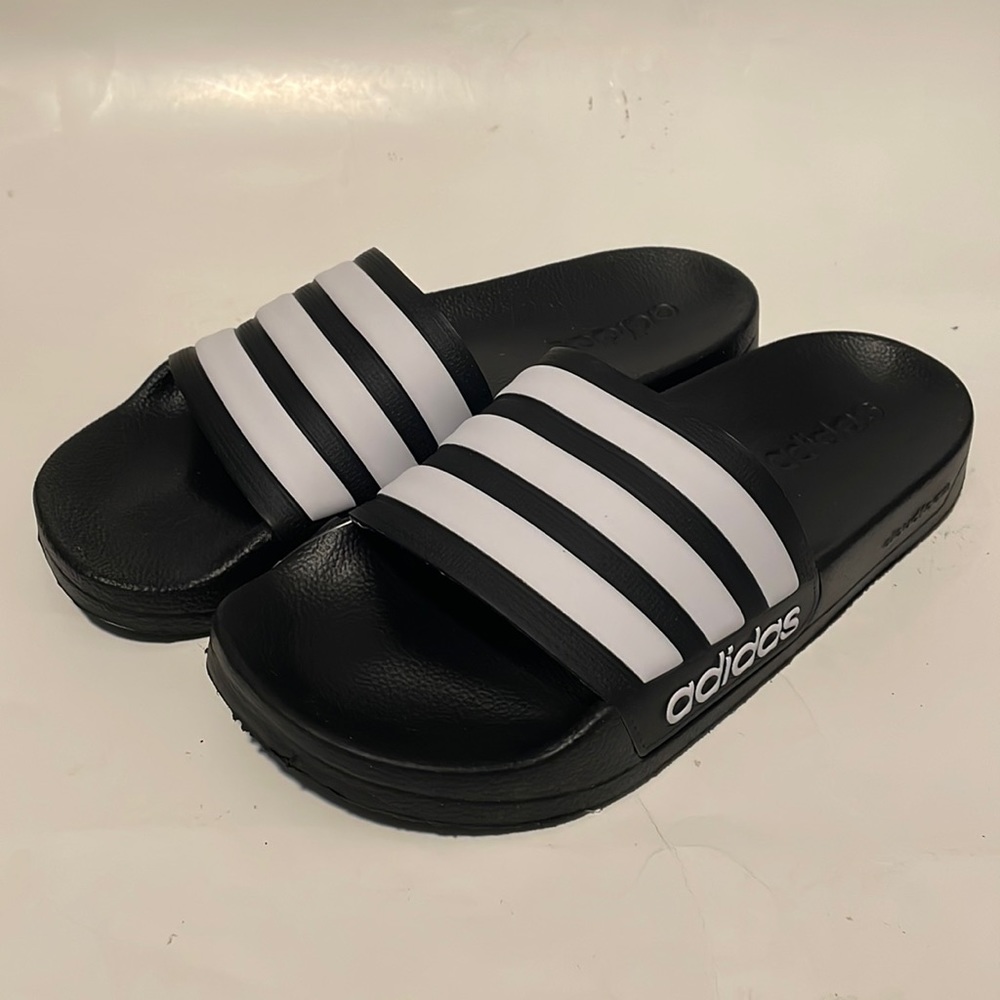 NWT Adidas Adilette Shower Sandals Size 6